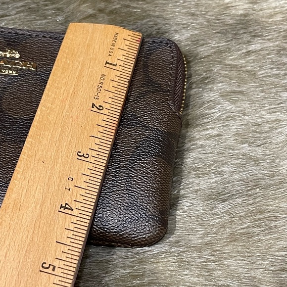 Large Corner Zip Wristlet In Signature Canvas - Picture 7 of 8